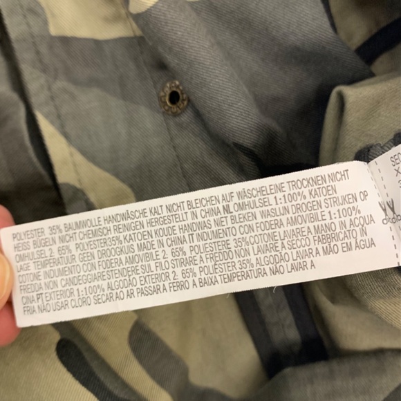 Forever 21 washed camo sweatshirt /hooded utility jacket, with zippered pockets - Picture 9 of 12